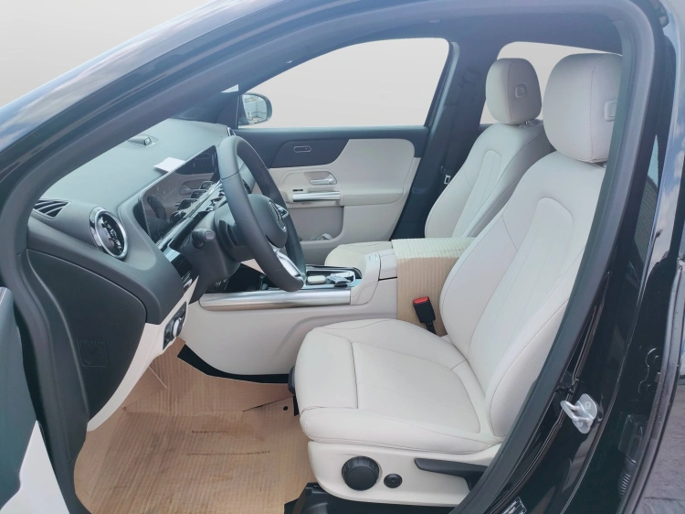 12 - Mercedes-Benz GLA 180  d Automatic