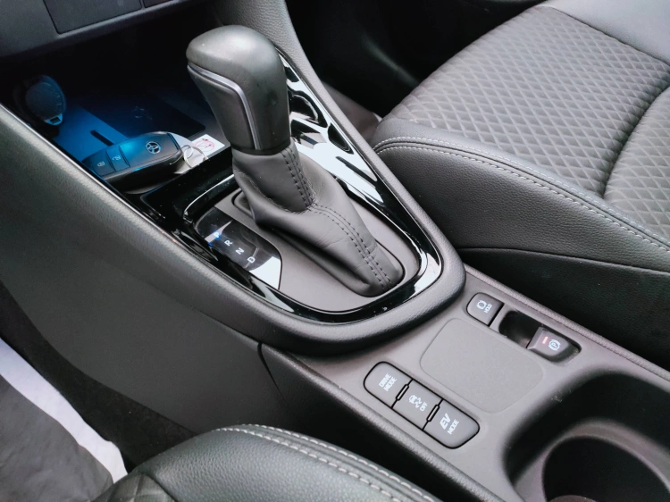 12 - Toyota Yaris Yaris 1.5h Lounge