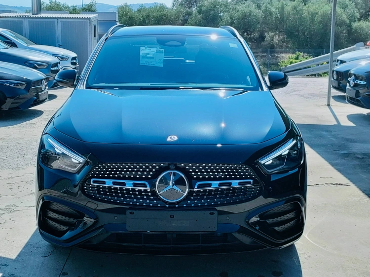 2 - Mercedes-Benz GLA 200 d automatic