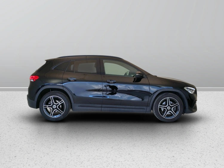 7 - Mercedes-Benz GLA 200 d Premium auto