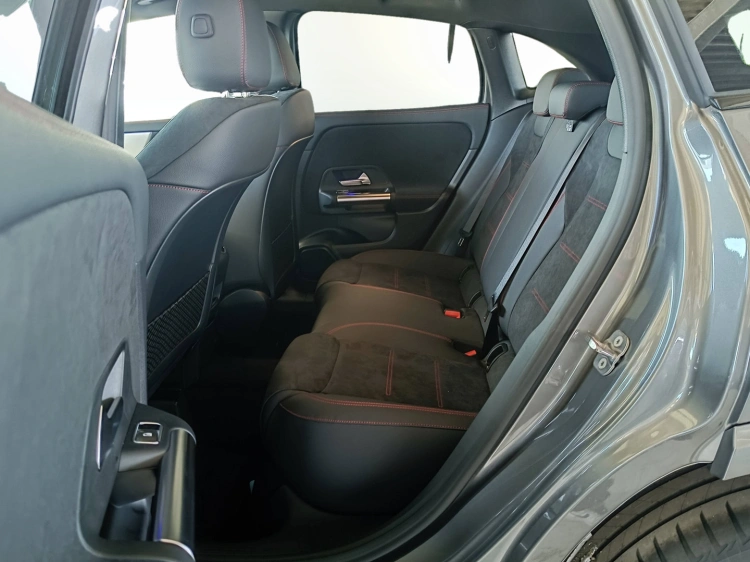 9 - Mercedes-Benz GLA 200 d automatic