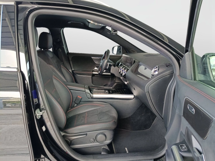 11 - Mercedes-Benz GLA 200 d AMG Line Premium auto