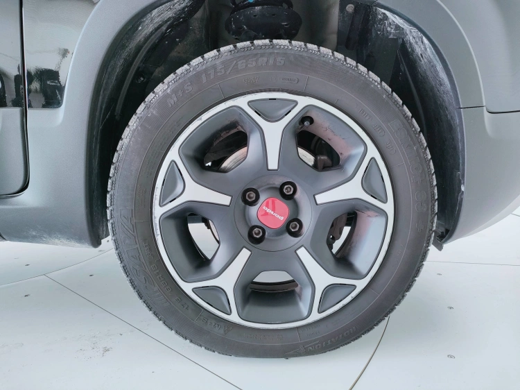 8 - Fiat Panda Panda 1.0 firefly hybrid Cross s&s 70cv 5p.ti