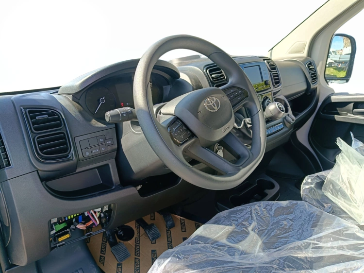 8 - Toyota Professional Proace Max PMAXVAN 120M L2H1 33 BUS MY25