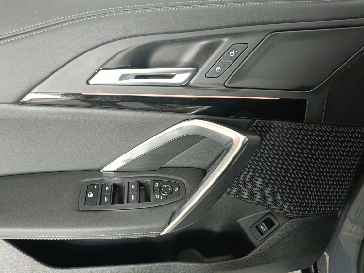 16 - BMW iX1 iX1 edrive 20 X-Line