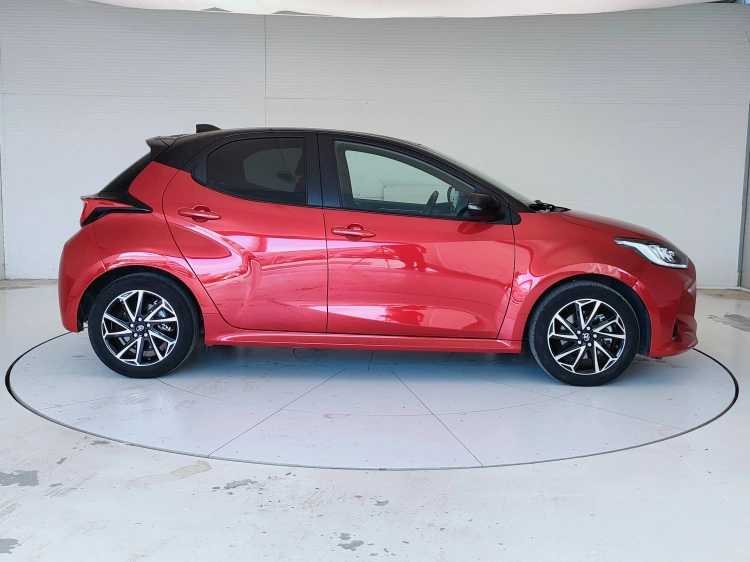 4 - Toyota Yaris Yaris 1.5h Style