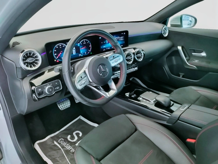 15 - Mercedes-Benz Classe A 180 d Premium auto