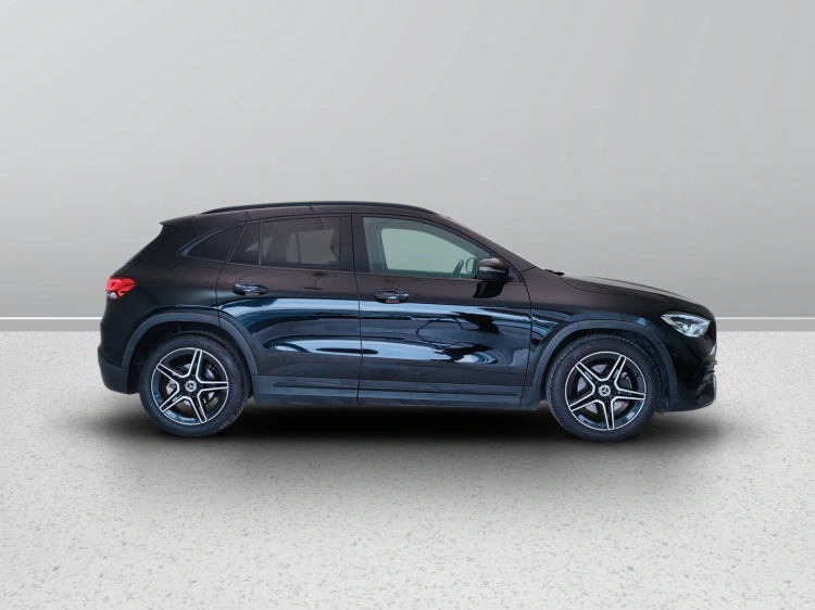 7 - Mercedes-Benz GLA 200 d Premium auto