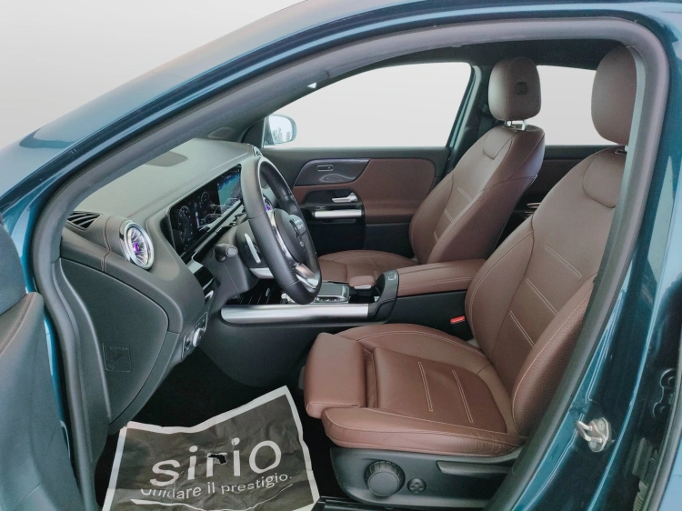 12 - Mercedes-Benz GLA 200 d Premium auto