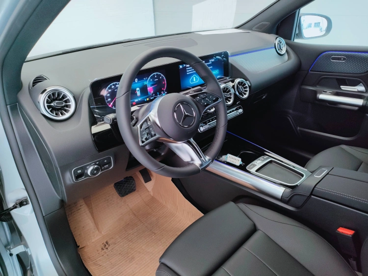 16 - Mercedes-Benz Classe B 180 d Street Edition auto