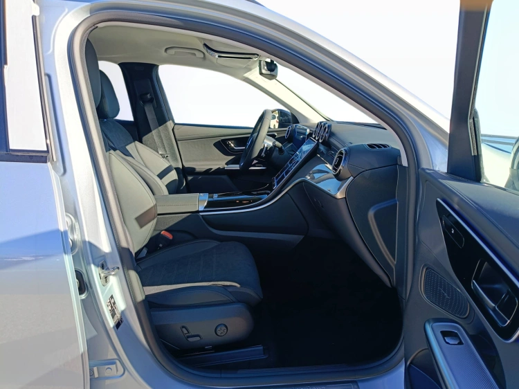 11 - Mercedes-Benz GLC 300 de 4MATIC