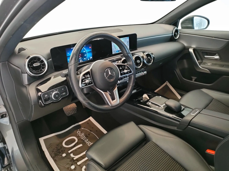 13 - Mercedes-Benz Classe A 180 d Sport auto