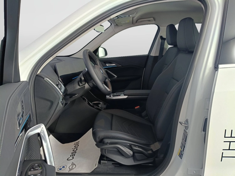 9 - BMW iX1 BMW iX1 eDrive20-Special Edition
