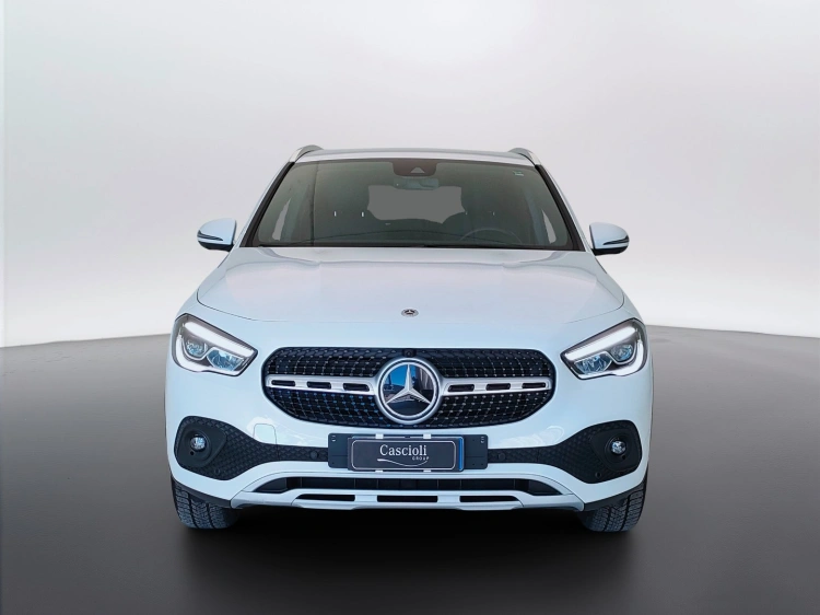 2 - Mercedes-Benz GLA 220 d Sport 4matic auto