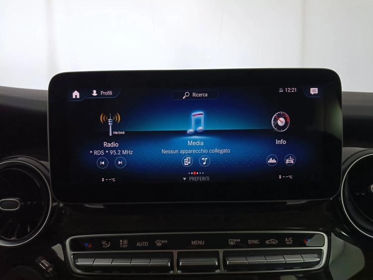 16 - Mercedes-Benz Classe V Extralong 300 d Premium 4matic auto