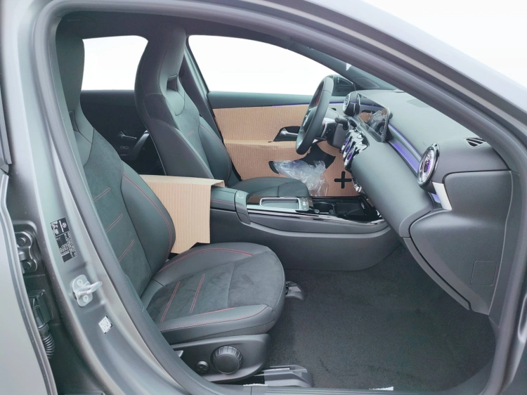12 - Mercedes-Benz Classe A 200 d Automatic
