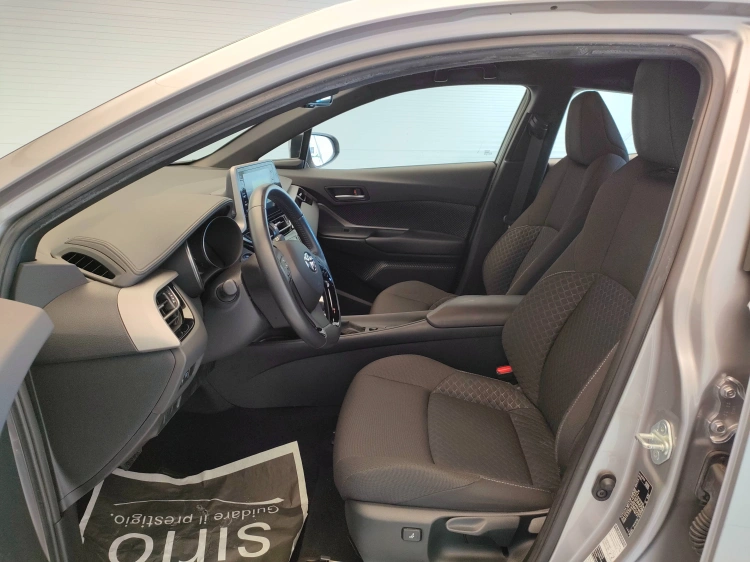 16 - Toyota C-HR C-HR 1.8h Business e-cvt