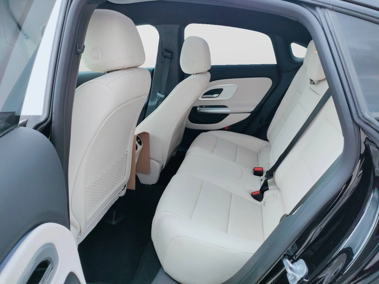 11 - Mercedes-Benz CLA 200