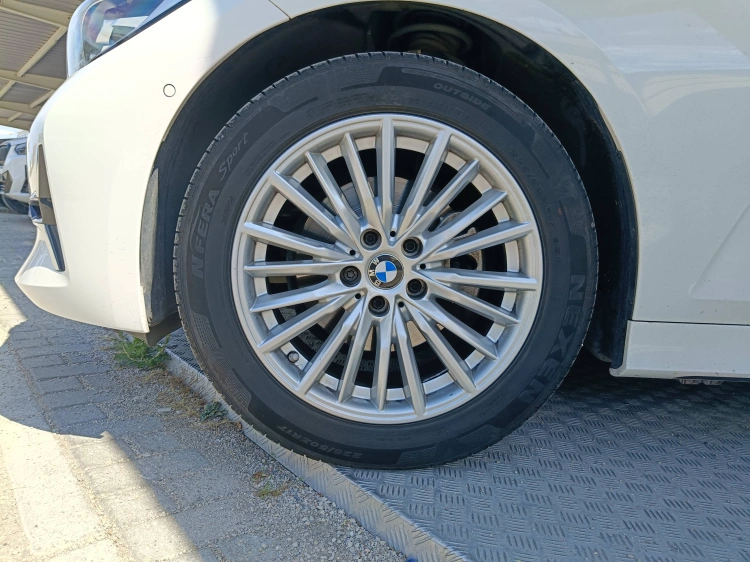 21 - BMW Serie 3 320d Touring Luxury auto