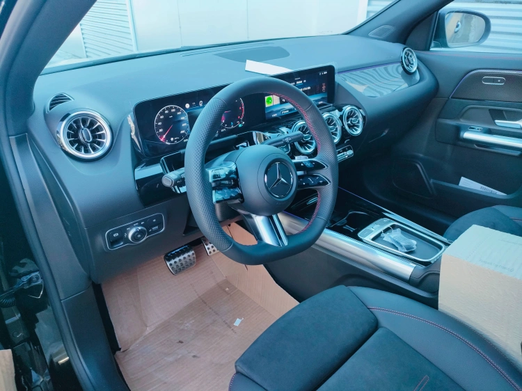 11 - Mercedes-Benz GLA 200 d Automatic 4MATIC