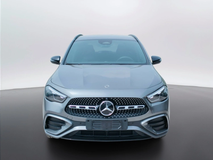 2 - Mercedes-Benz GLA 200 d automatic