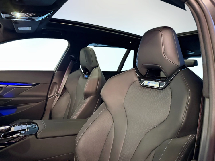 24 - BMW M M5 M5 Touring