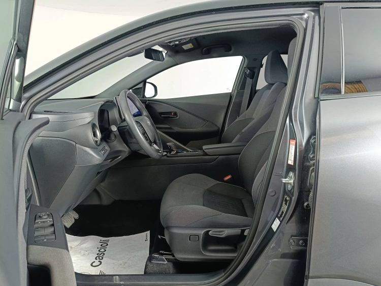 8 - Toyota C-HR C-HR 2.0 hv Trend fwd e-cvt