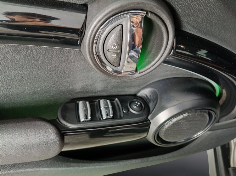 18 - MINI Cooper Mini Cabrio 1.5 Cooper D Hype auto