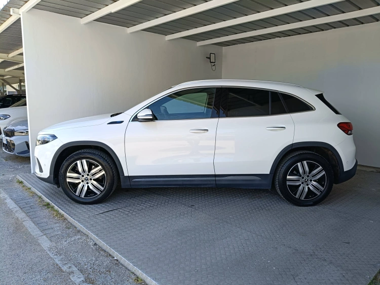 6 - Mercedes-Benz EQA 300 Sport 4matic