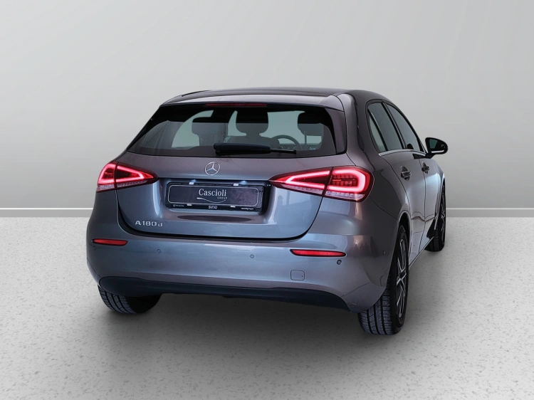 6 - Mercedes-Benz Classe A 180 d Business auto