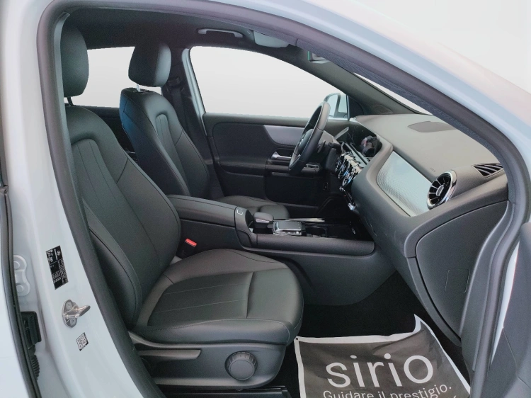 16 - Mercedes-Benz GLA 220 d Sport 4matic auto
