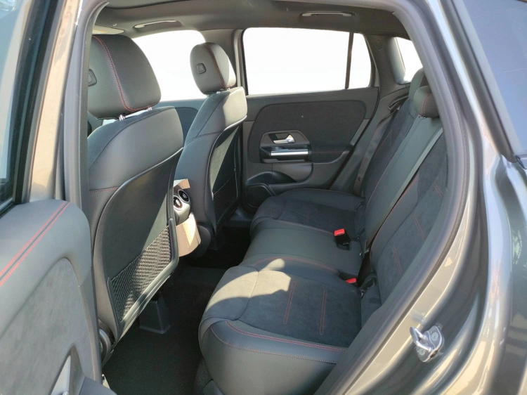 10 - Mercedes-Benz GLA 200 d automatic