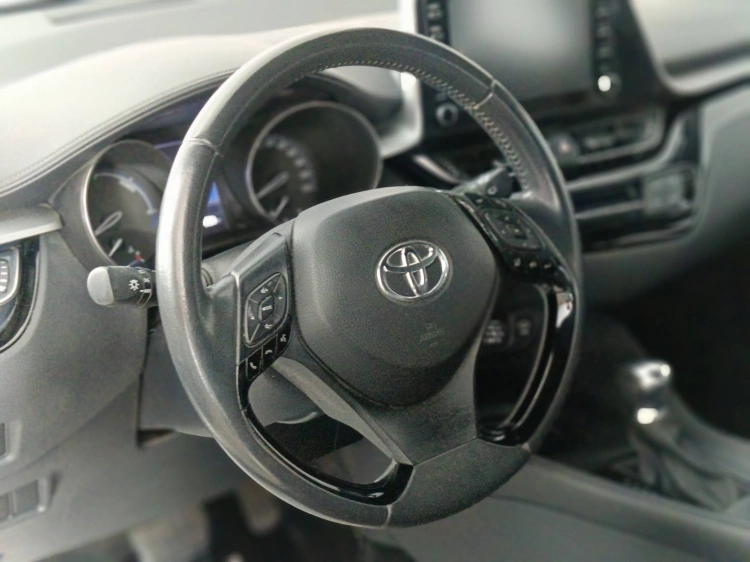 17 - Toyota C-HR C-HR 1.8h Business e-cvt