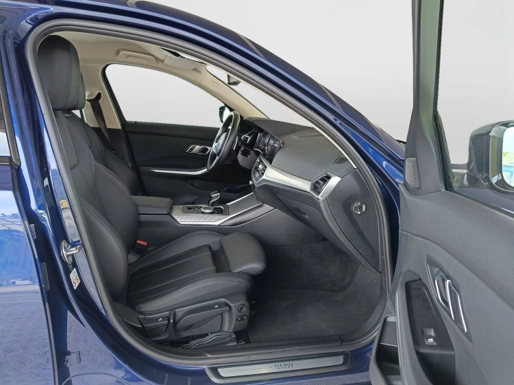 11 - BMW Serie 3 320d auto