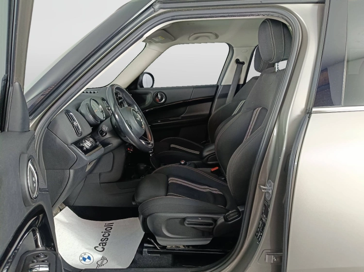 8 - MINI Countryman COOPRE SD 4LLA HIPE
