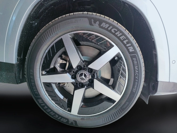 8 - Mercedes-Benz GLB 350 4MATIC con tecnologia EQ