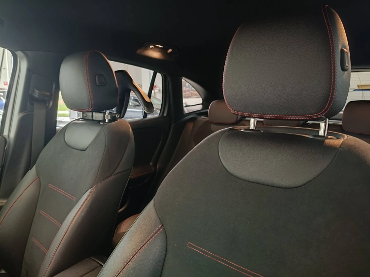 17 - Mercedes-Benz GLA 200 d AMG Line Premium 4matic auto