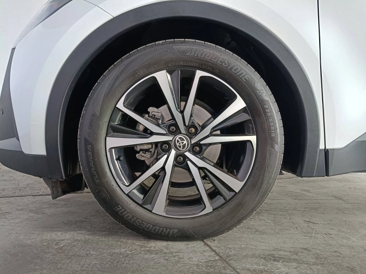 15 - Toyota C-HR C-HR 1.8 hv Trend fwd e-cvt