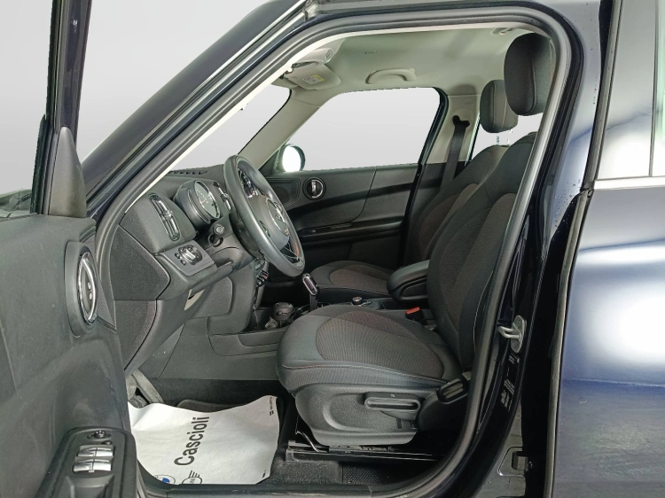 8 - MINI Countryman Mini Countryman 1.5 One D Essential auto