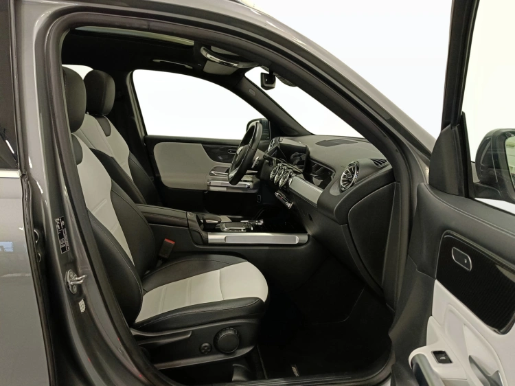 11 - Mercedes-Benz GLB 200 d Premium auto