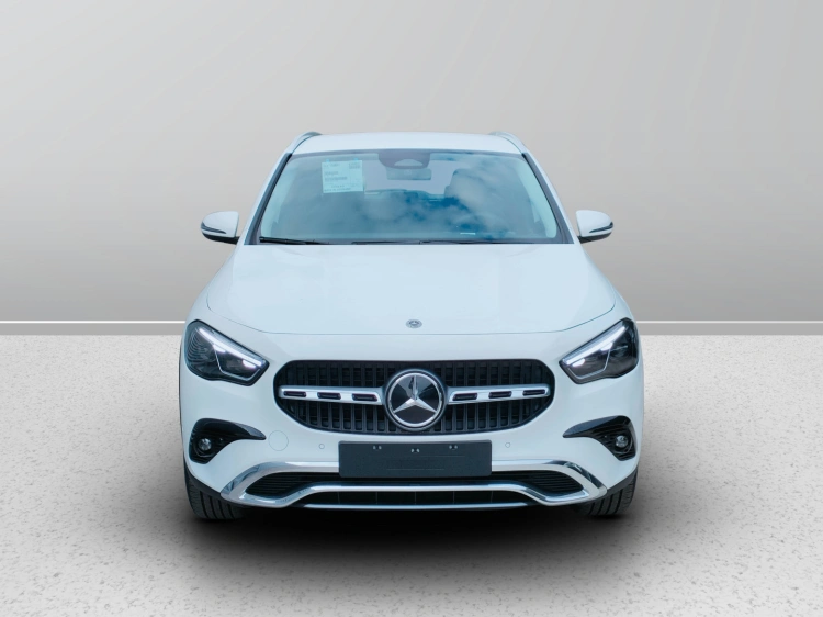2 - Mercedes-Benz GLA 200 d automatic