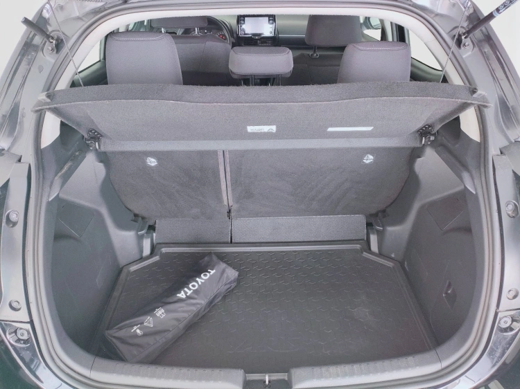 5 - Toyota Yaris Yaris 1.5h Active