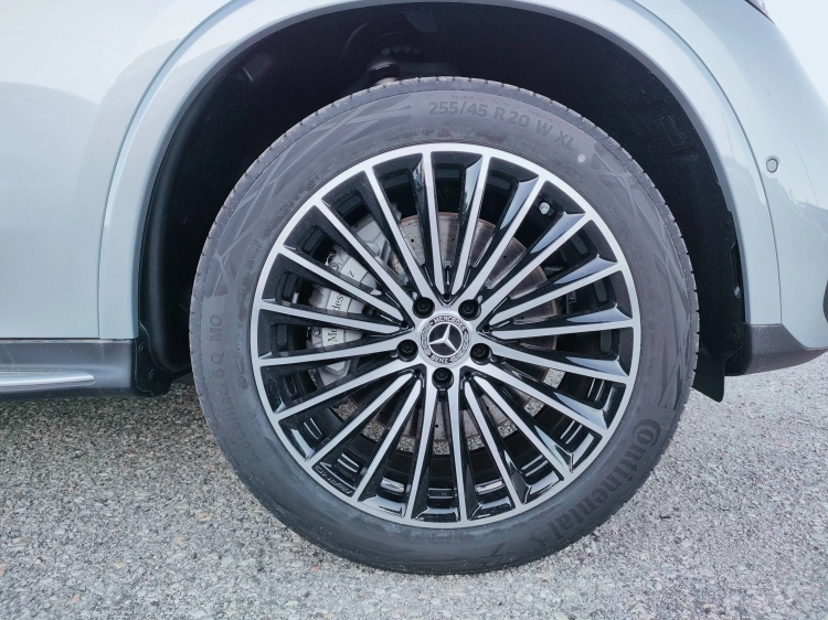 7 - Mercedes-Benz GLC 300 de 4MATIC