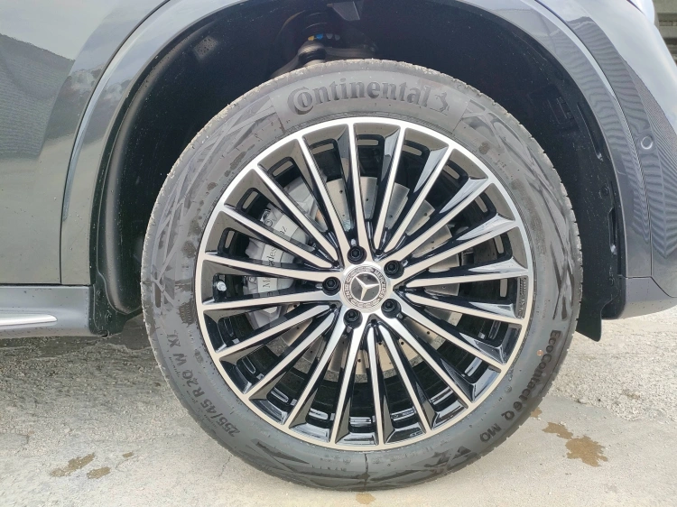7 - Mercedes-Benz GLC 300 de 4MATIC