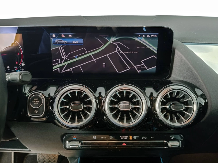 13 - Mercedes-Benz GLA 180 d Progressive Advanced Plus auto