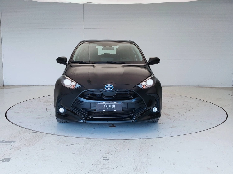 2 - Toyota Yaris Yaris 1.5h Active