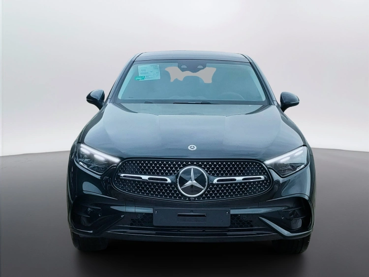 2 - Mercedes-Benz GLC 300 de 4Matic Plug-in Hybrid Coupe