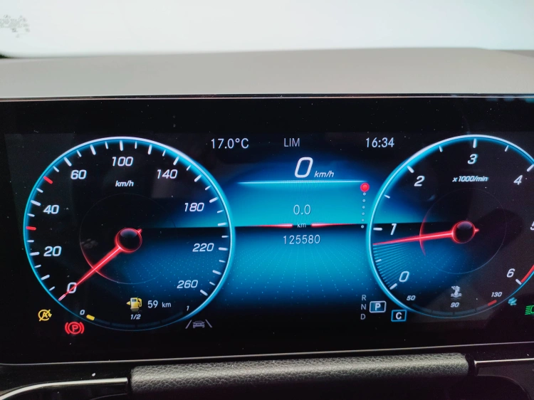 19 - Mercedes-Benz GLA 220 d Sport Plus 4matic auto