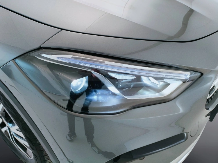 12 - Mercedes-Benz GLA 180 d Progressive Advanced Plus auto