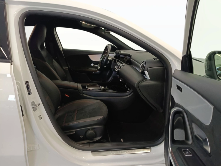 11 - Mercedes-Benz Classe A 180 d AMG Line Advanced Plus auto